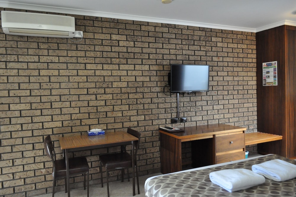 ALBURY BURVALE MOTOR INN 25/47
