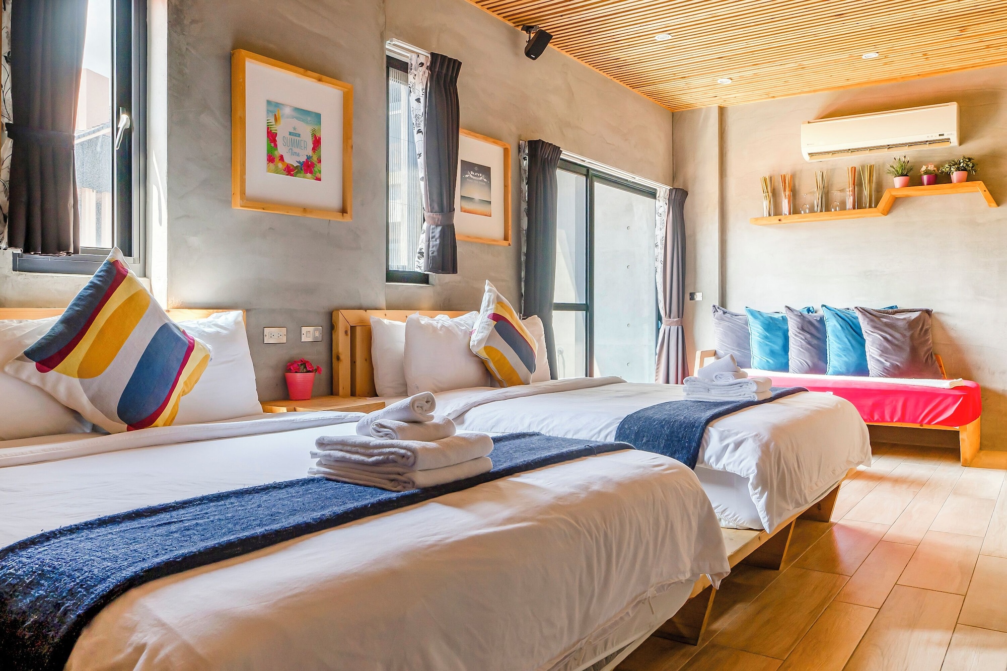 ROOM, QUADRUPLE, MOUNTAIN VIEW