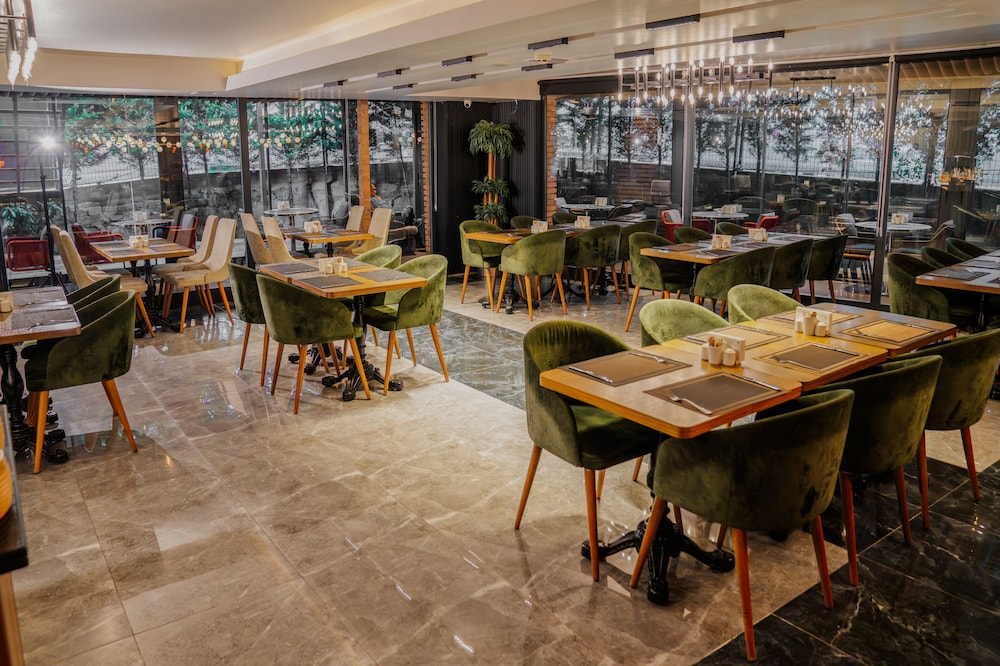 Vespia Hotel 61/70