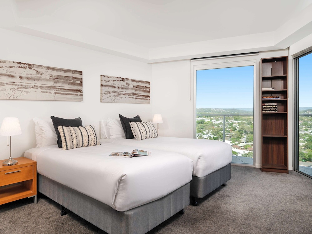 THE SEBEL MAROOCHYDORE 23/72