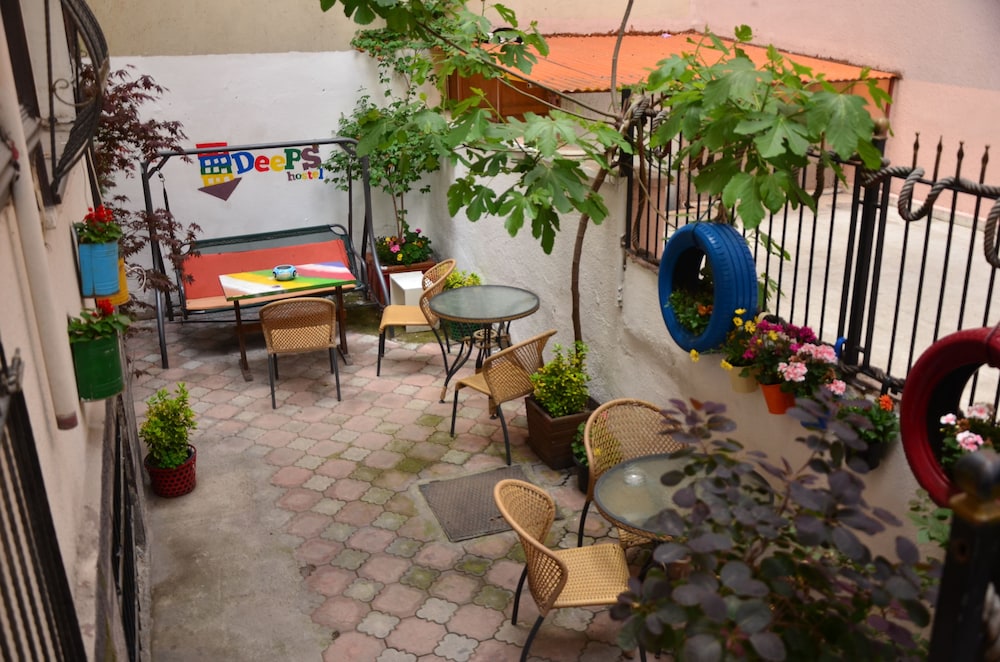 Deeps Hostel 41/44