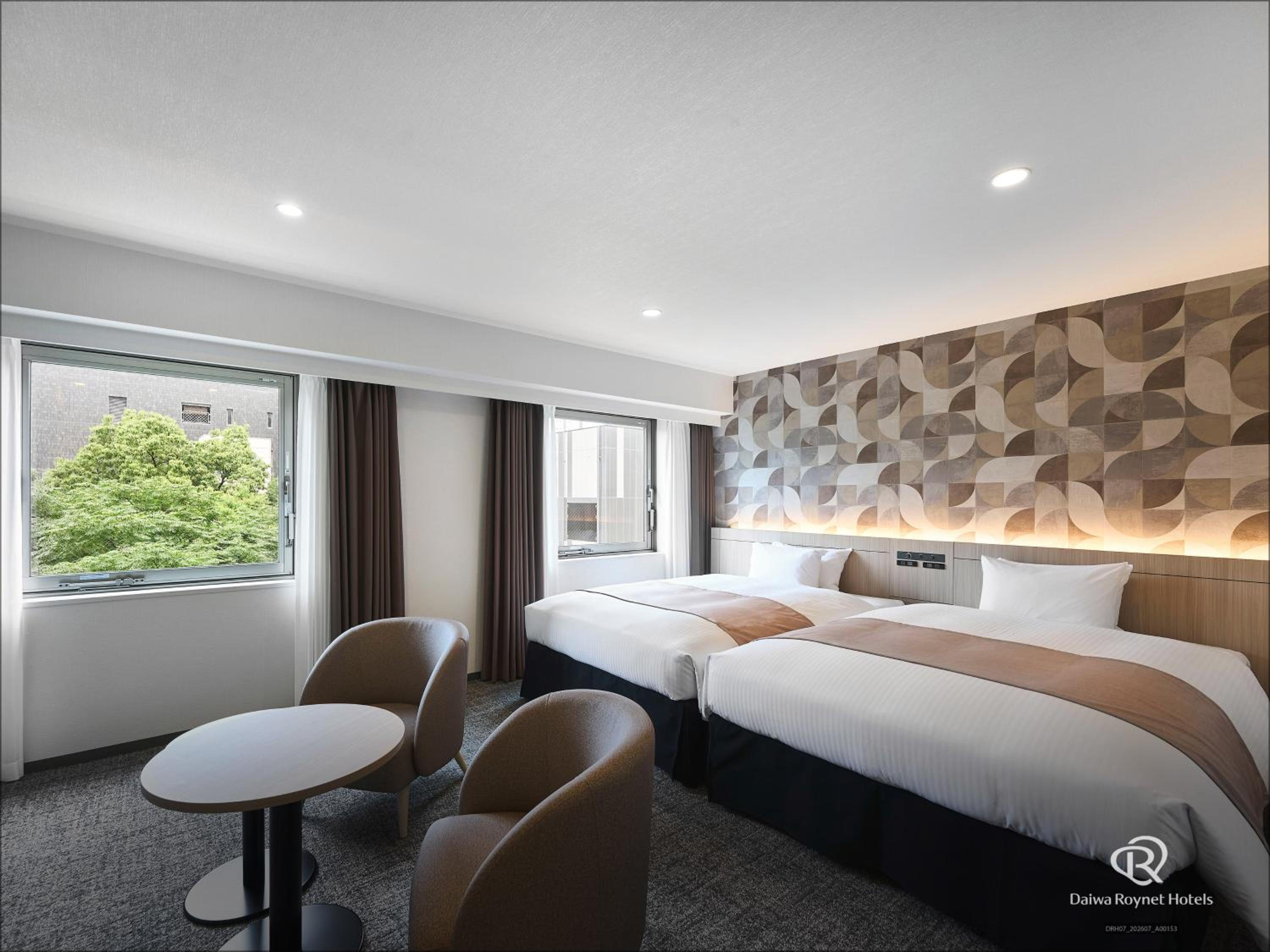 Deluxe, Single, 2 Double Beds