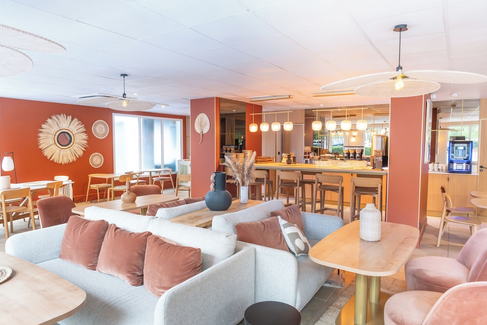 Brit Hotel Bourges L Olympia 37/54