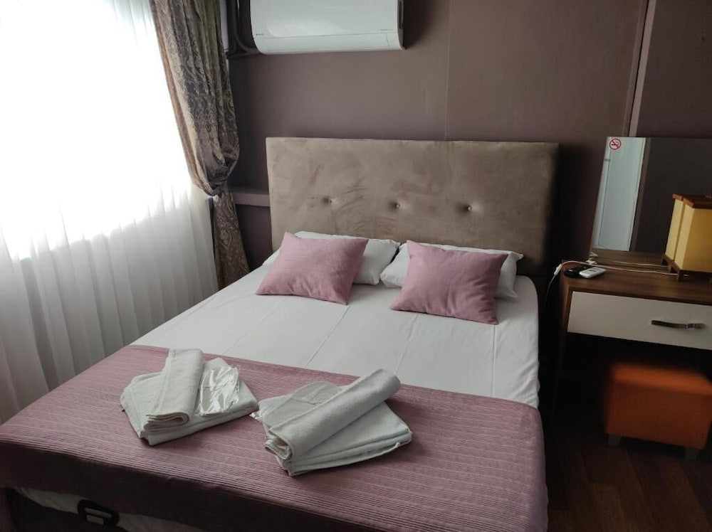 GREY HOUSE HOTEL 16/31