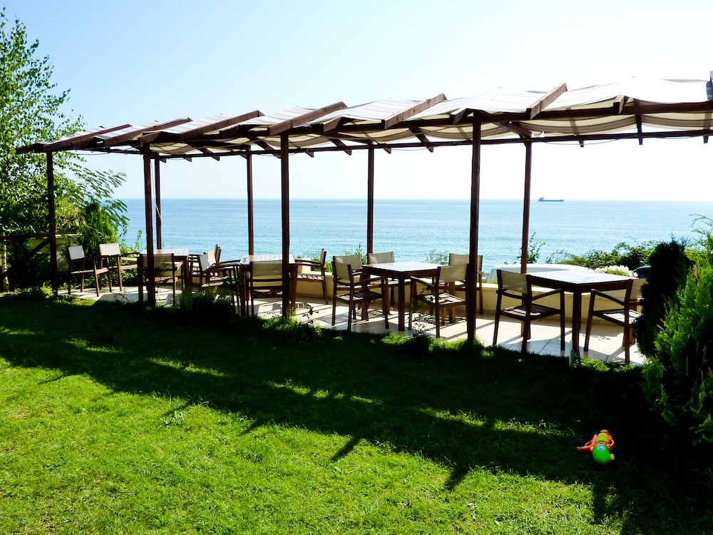 Albizia Hotel 24/34