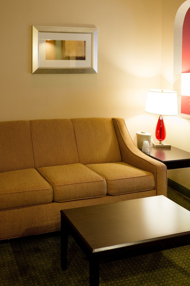 Holiday Inn Express Hotel Suites Oxford 35/46