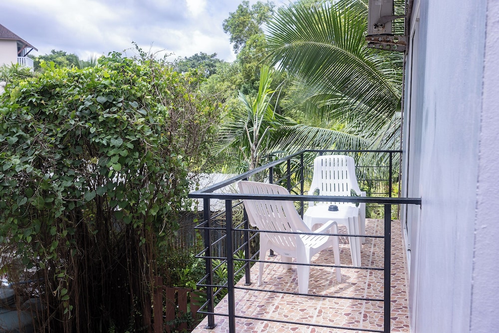 Baan Yuyen Karon Guesthouse 70/76