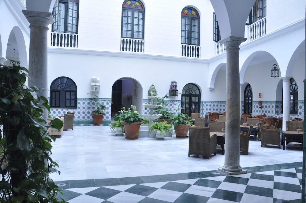 Senator Cadiz Spa Hotel 63/71