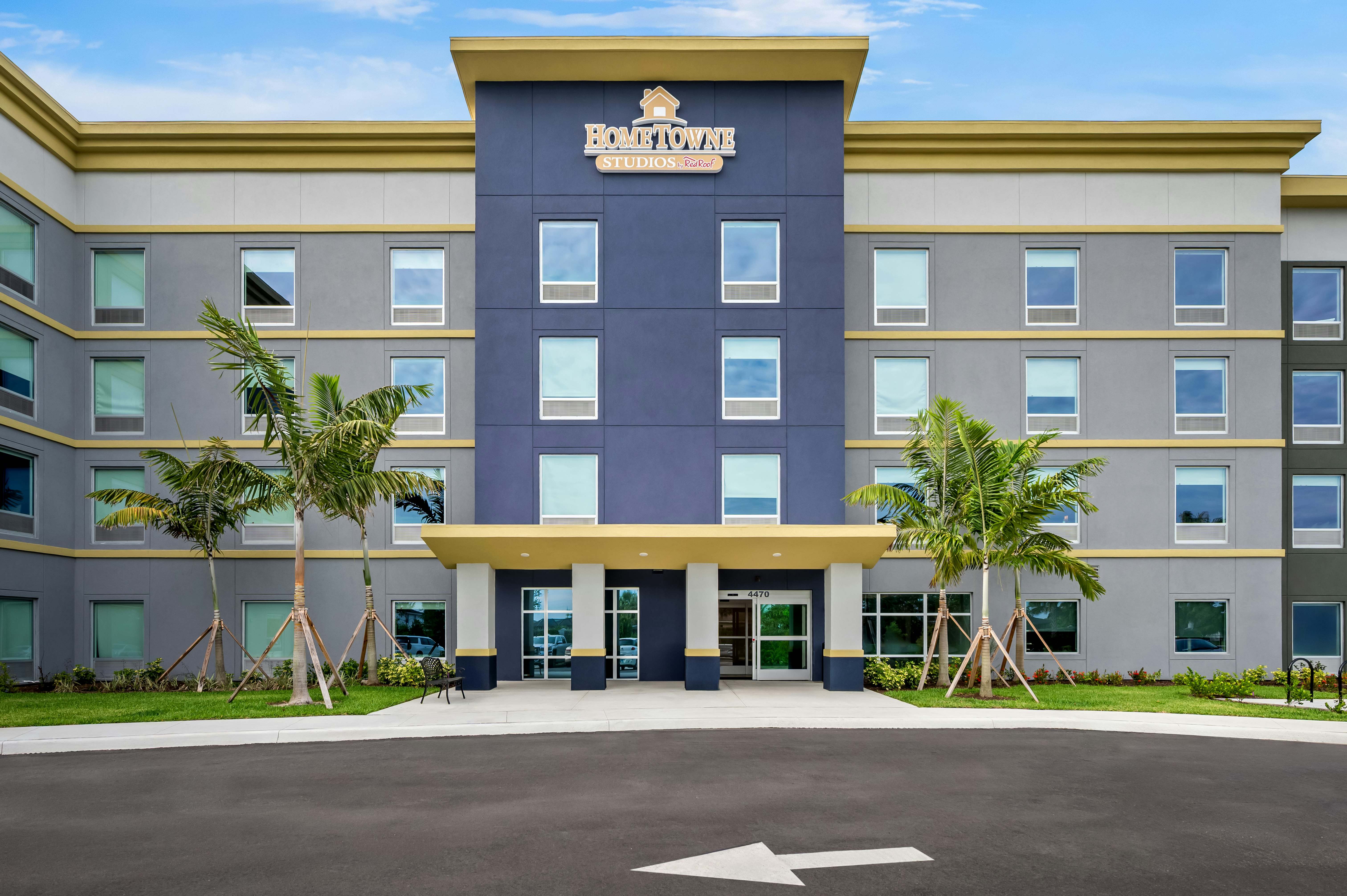 HomeTowne Studios by Red Roof Fort Myers 4/35