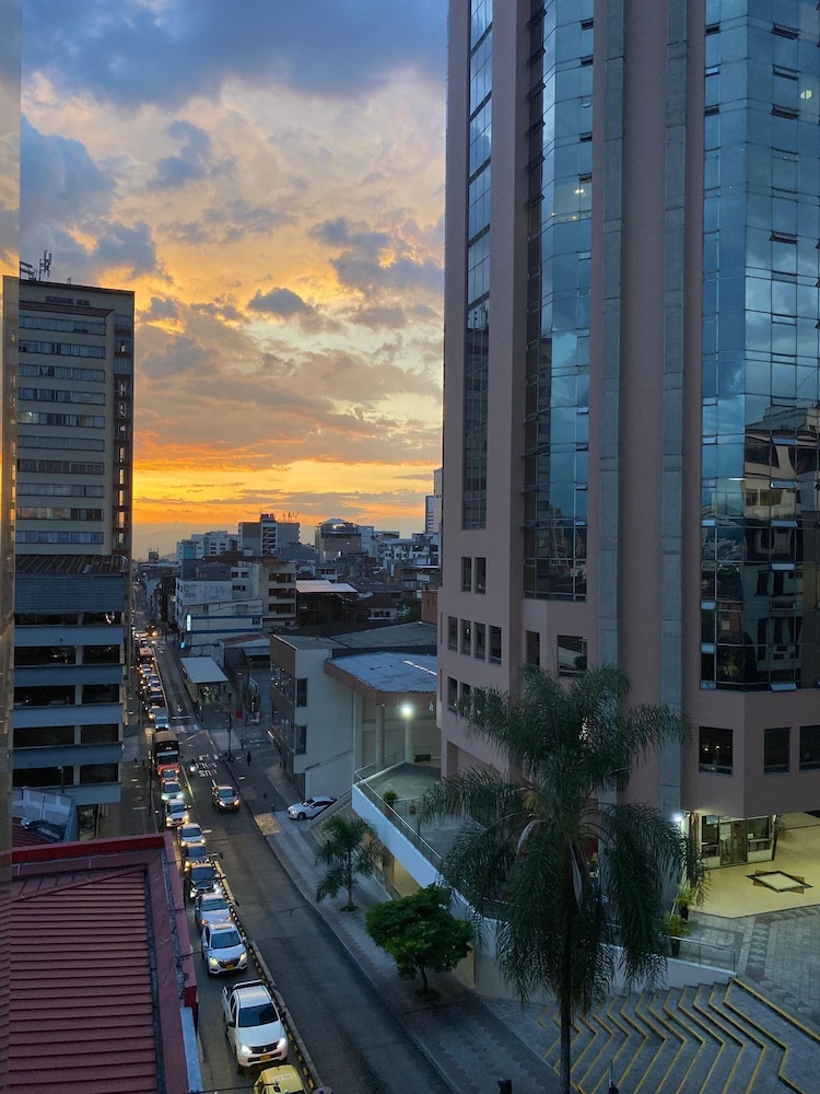 Giluxe Hotel Pereira 32/36