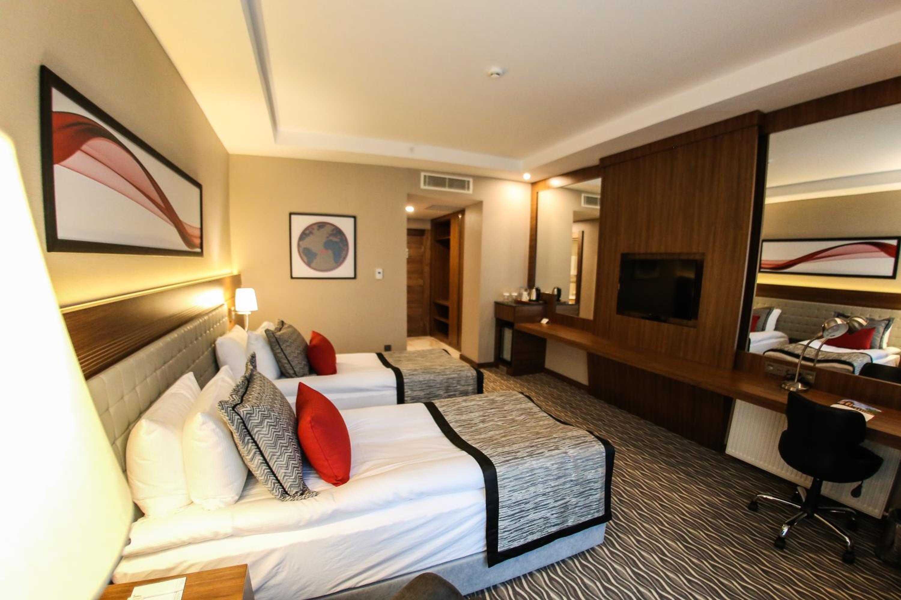 Deluxe, Twin Beds, Smoking