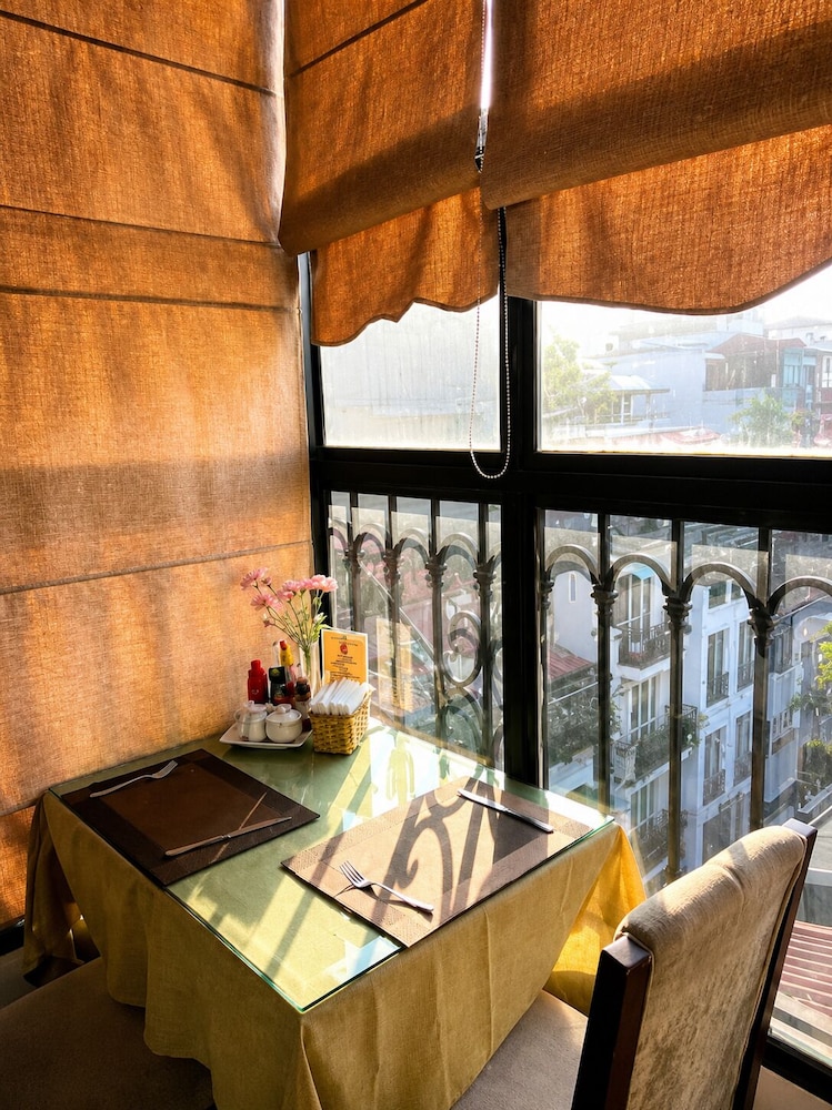 Golden Moon Suite Hotel 47/62