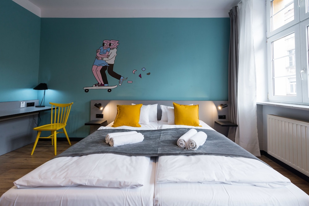 STANDARD, KING BED, CITY VIEW, PRIVATE BATHROOM