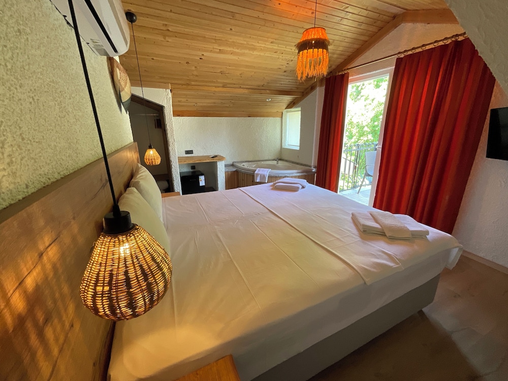 LUXURY, DOUBLE BED
