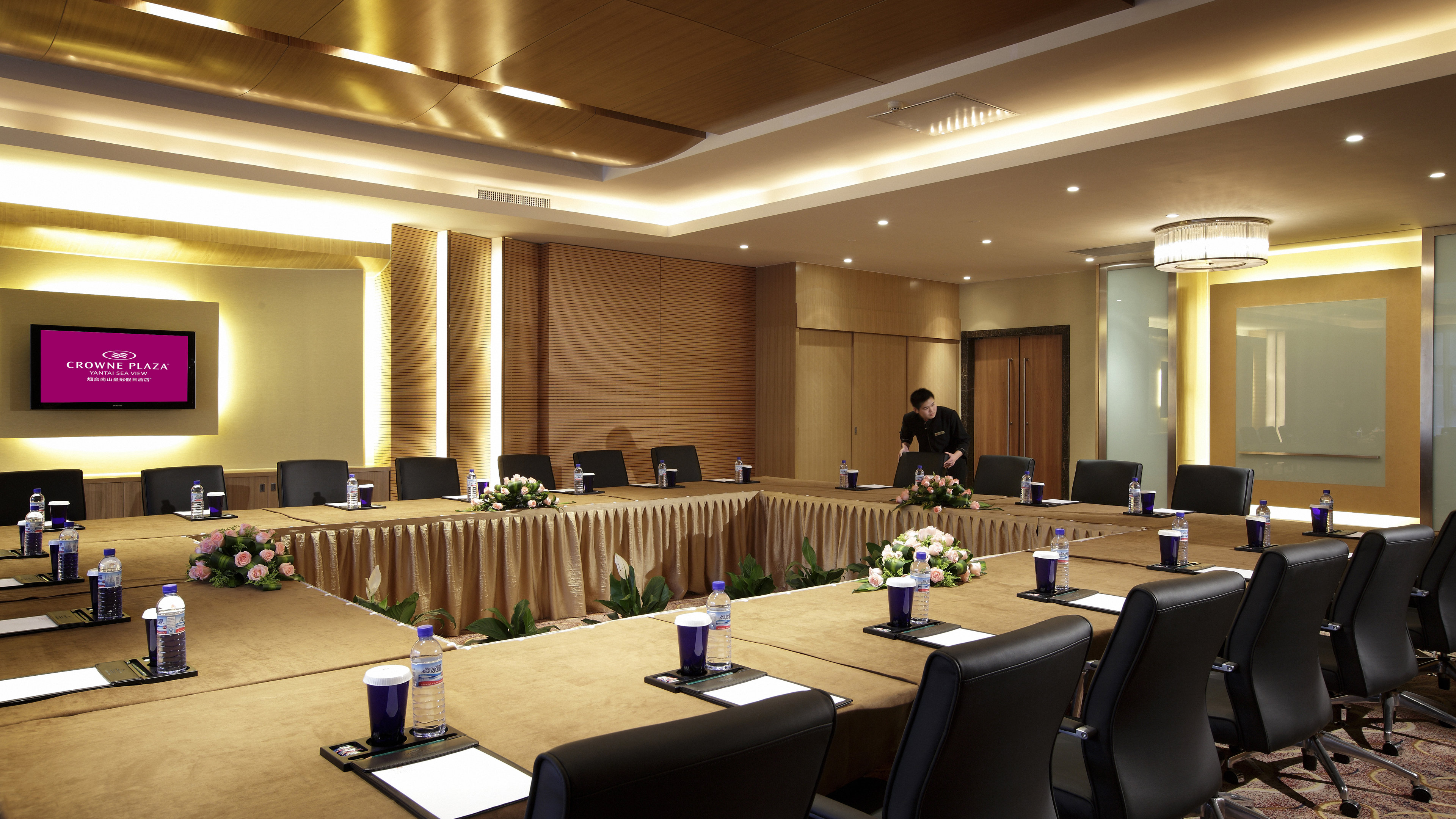 Crowne Plaza Yantai Seaview 70/82