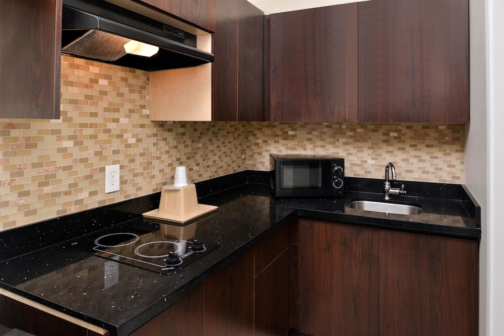 Americas Best Value Inn & Suites Spring Houston N 14/22