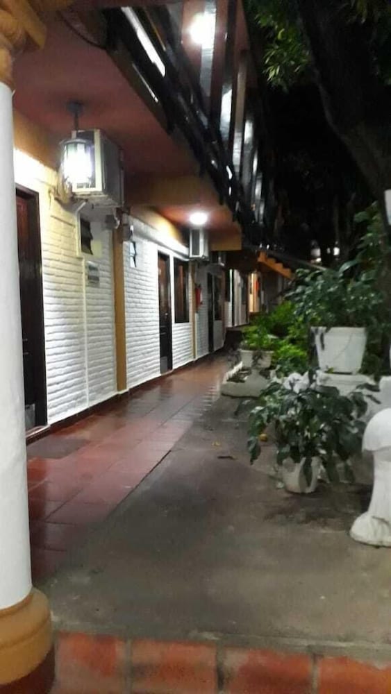 Hostal Residencial Leones De Castilla 39/45