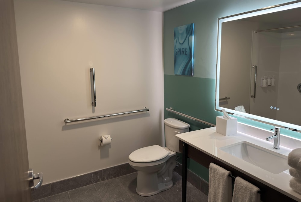 Wingate by Wyndham Geneva at SPIRE Academy 54/56