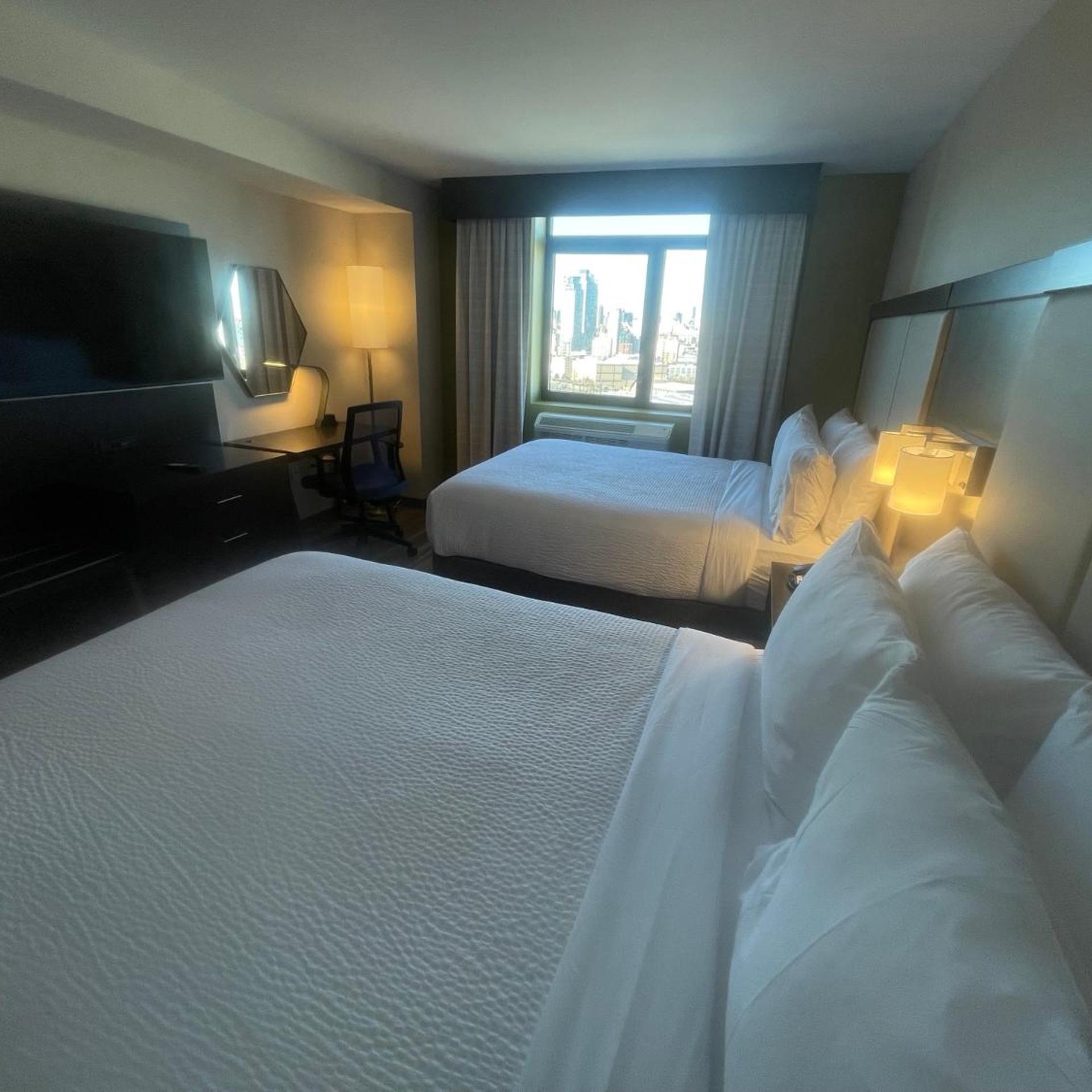 Standard, 2 Queen Beds, Skyline View