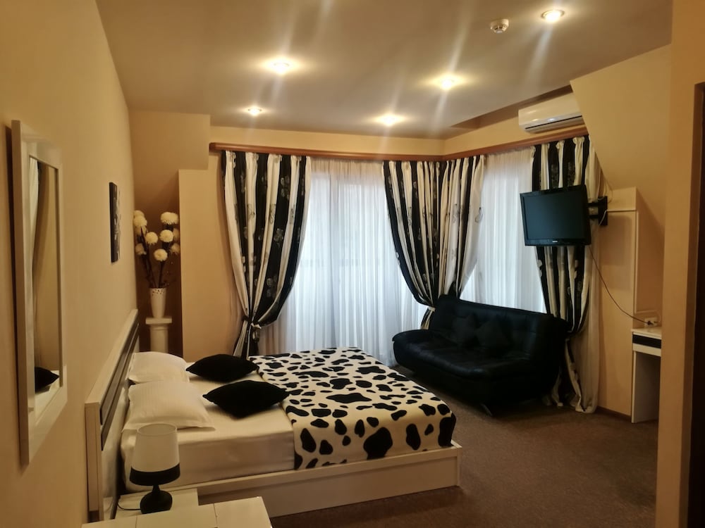 Diplomat Hotel Tbilisi 25/50