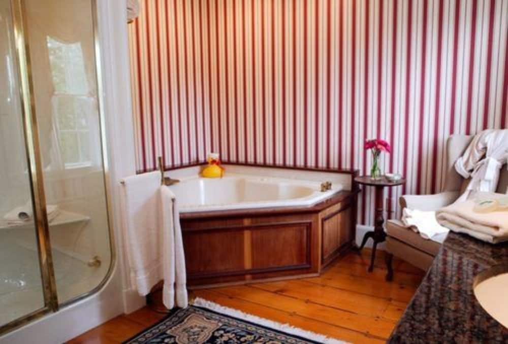 The Inn at Round Barn Farm 70/70