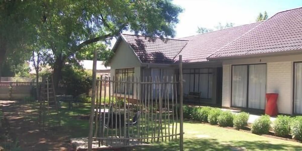 21 On Coetzee Guest House 1/22