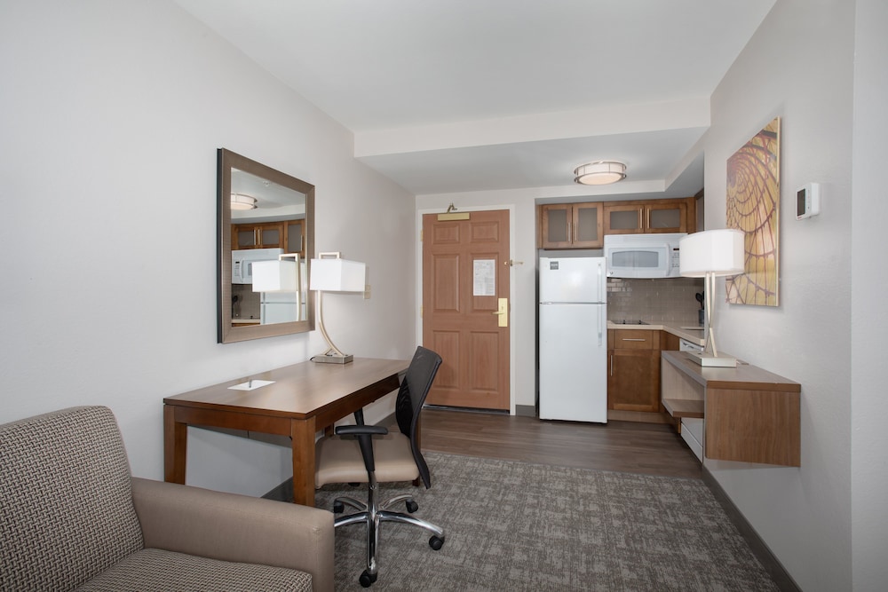 STAYBRIDGE SUITES DENVER INTERNATIONAL AIRPORT 52/63