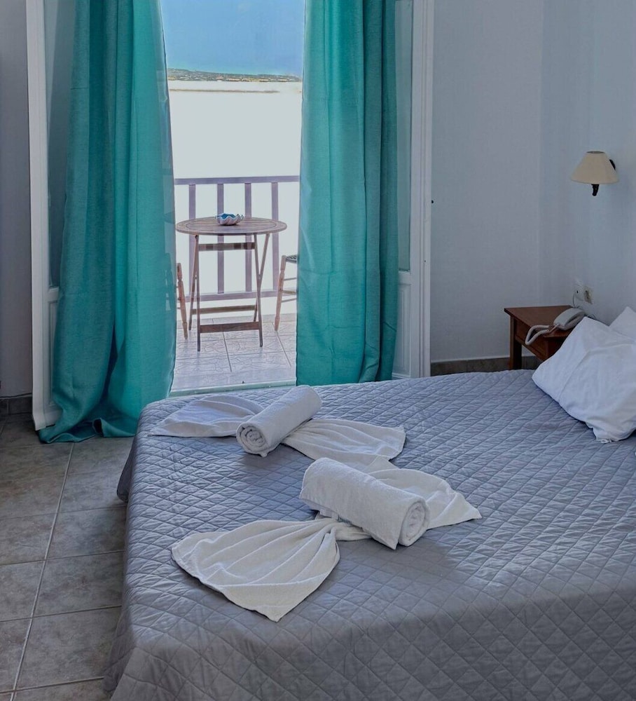 MAISONETTE, POOL SIDE