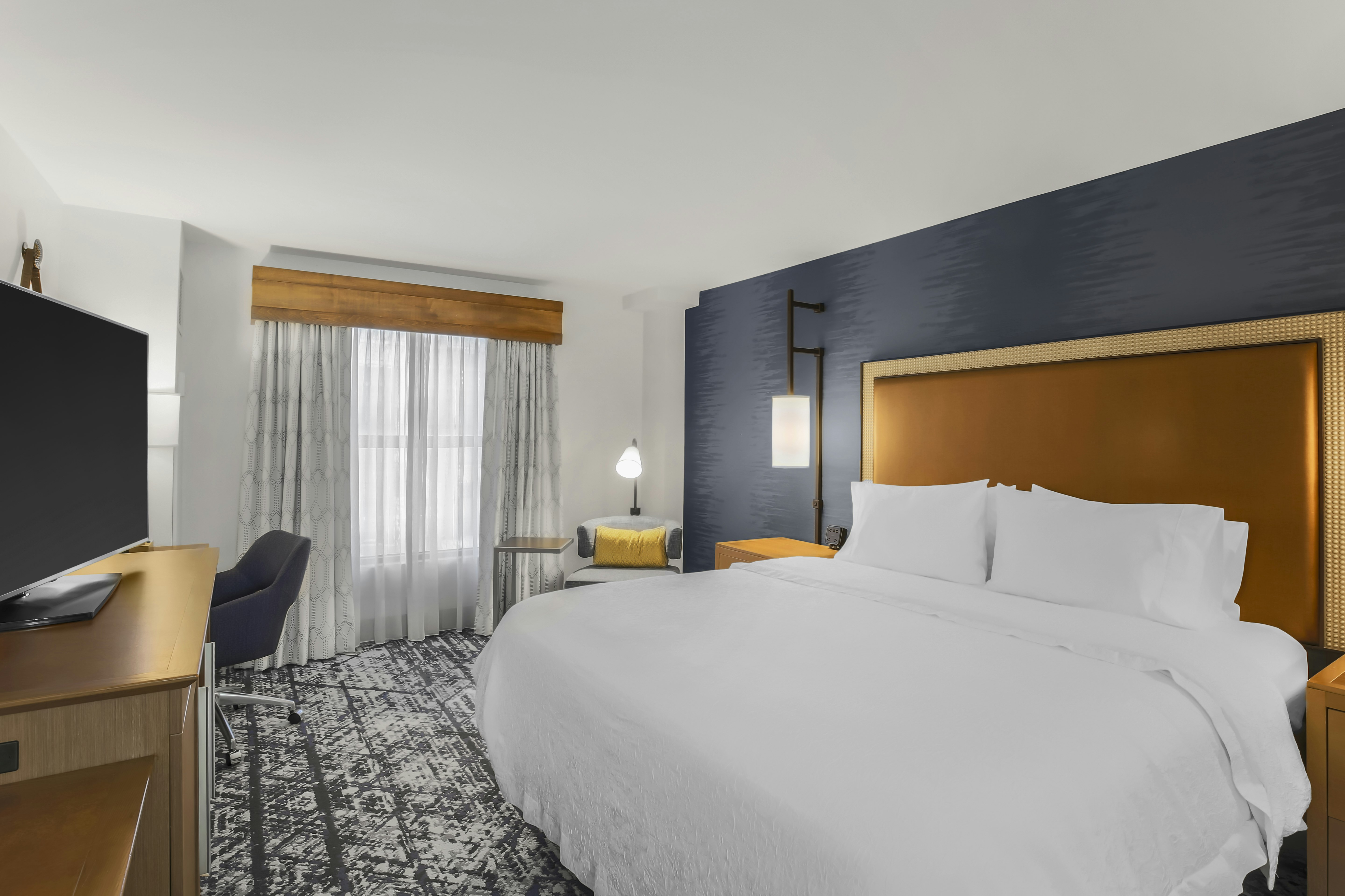 ROOM, KING BED