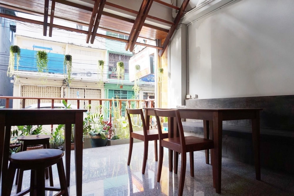 Boon Street Hostel 36/37