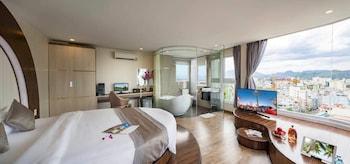 Suite, 1 Double and 1 Single Bed, Sea View