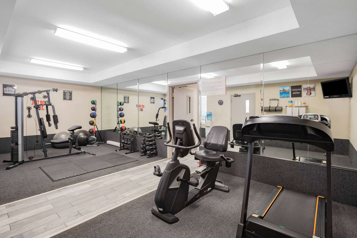 Ramada by Wyndham Bakersfield North 21/44
