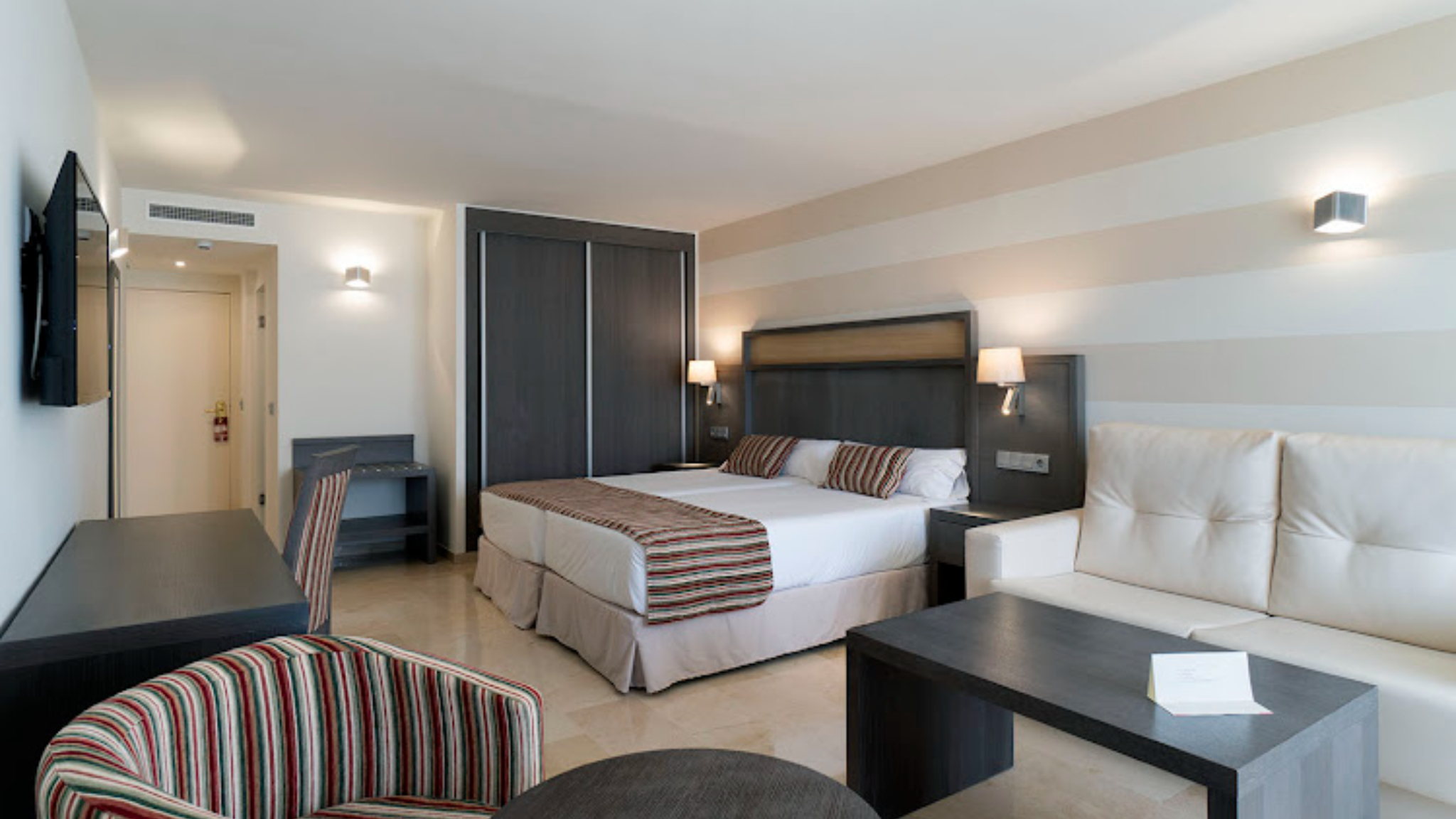 Junior Suite, Double Bed, Lateral Side Sea View