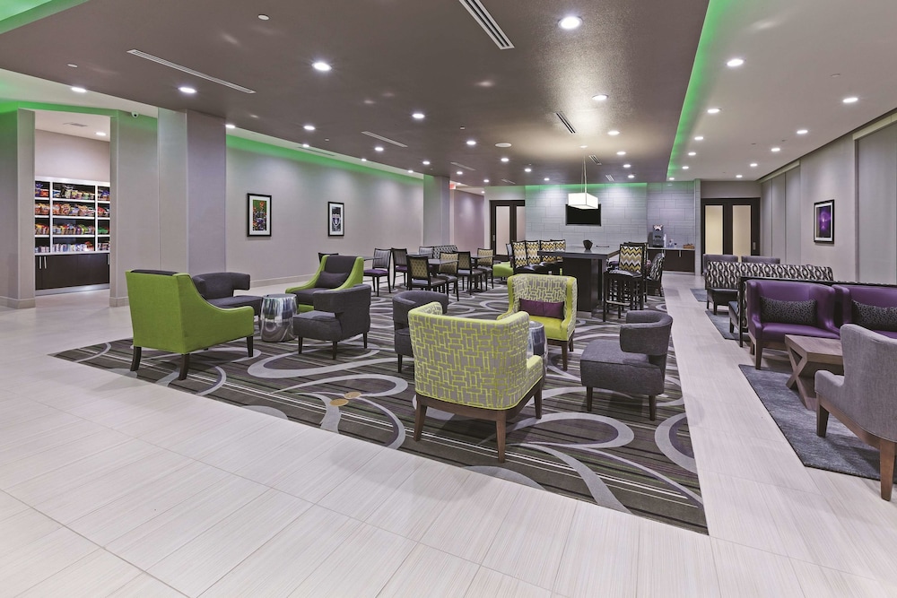 La Quinta Inn & Suites by Wyndham College Station South 45/64