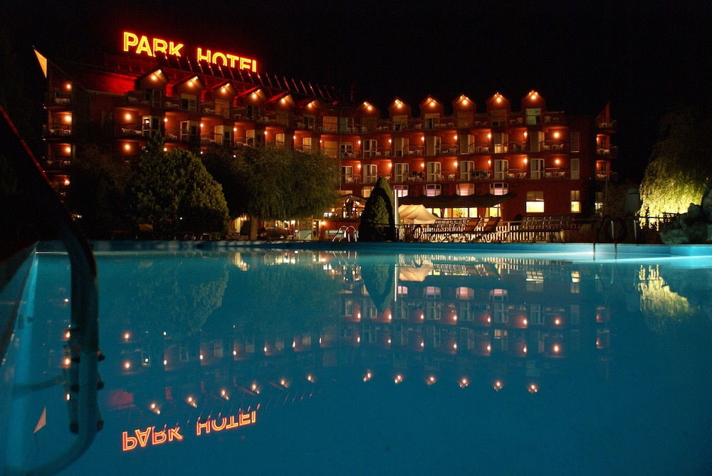 PARK HOTEL 2/35
