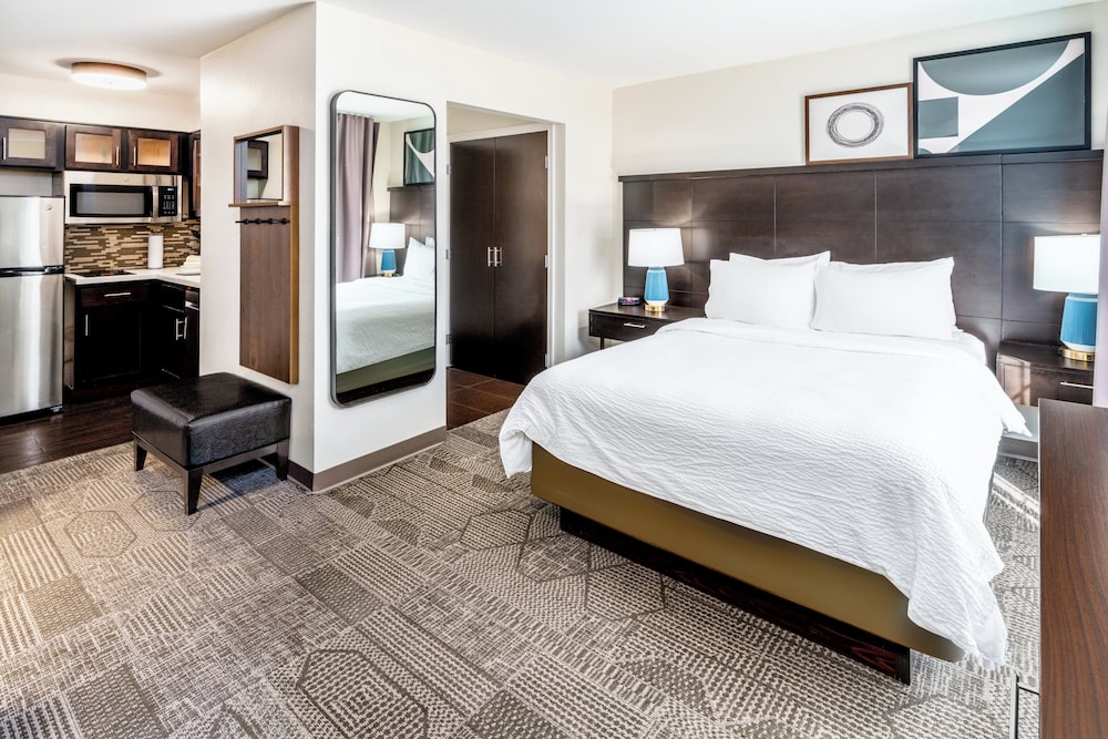 STUDIO, SUITE, QUEEN BED, MOUNTAIN VIEW, KITCHEN