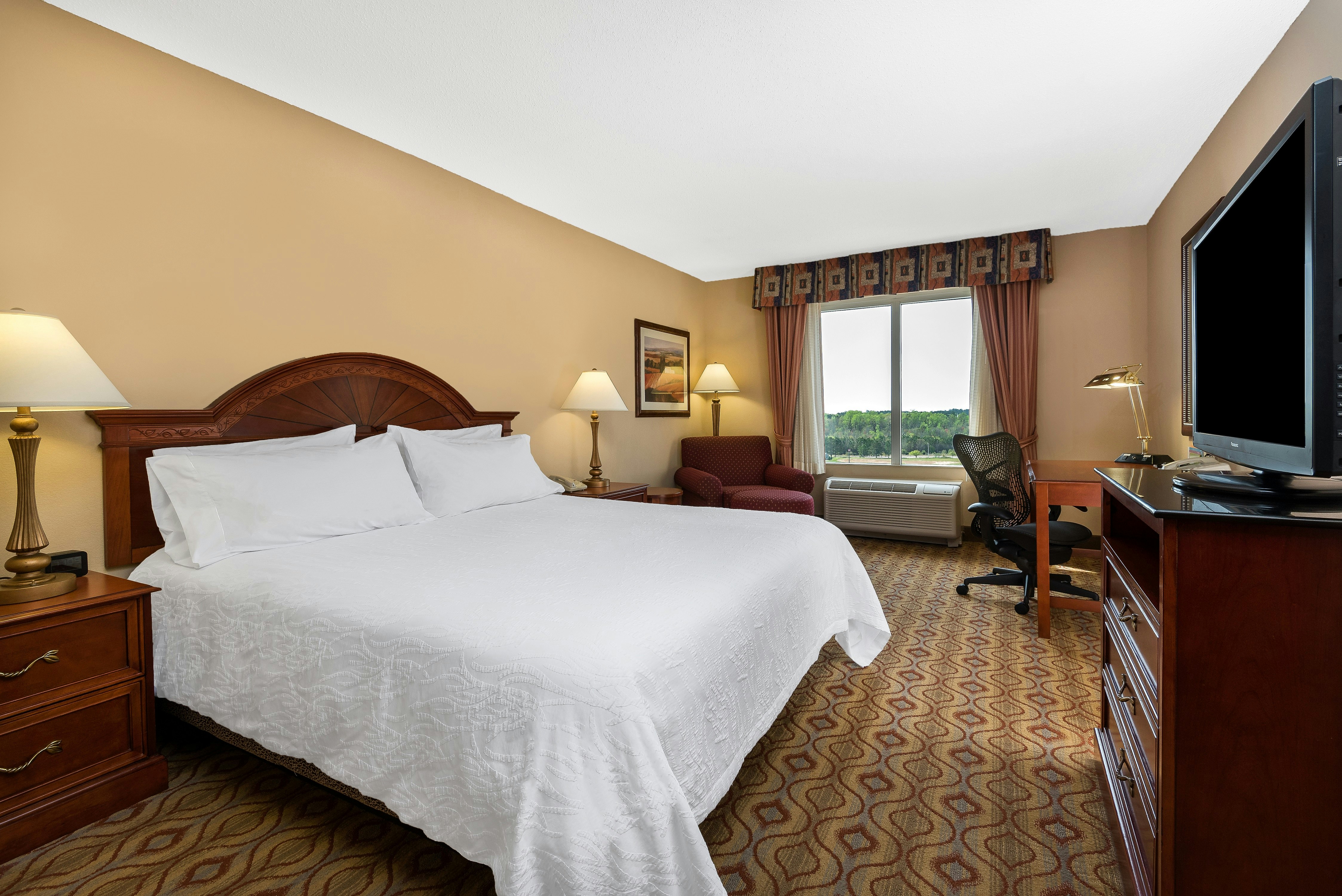 ROOM, KING BED, ACCESSIBLE