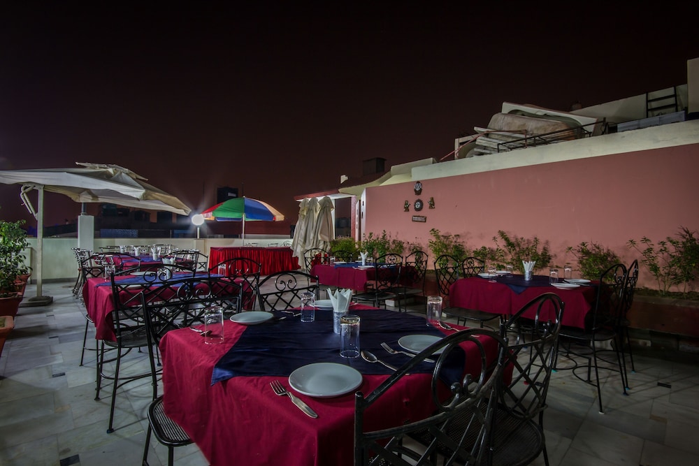 Hotel Suncourt Yatri 32/37