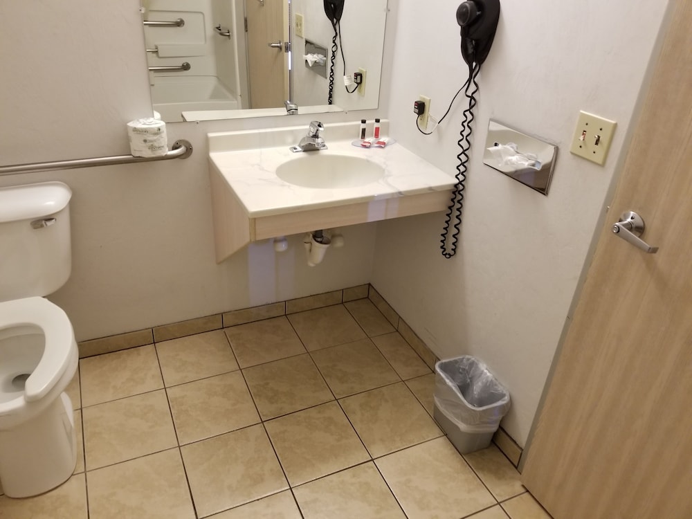 Super 8 by Wyndham Bellingham Airport/Ferndale WA 49/57