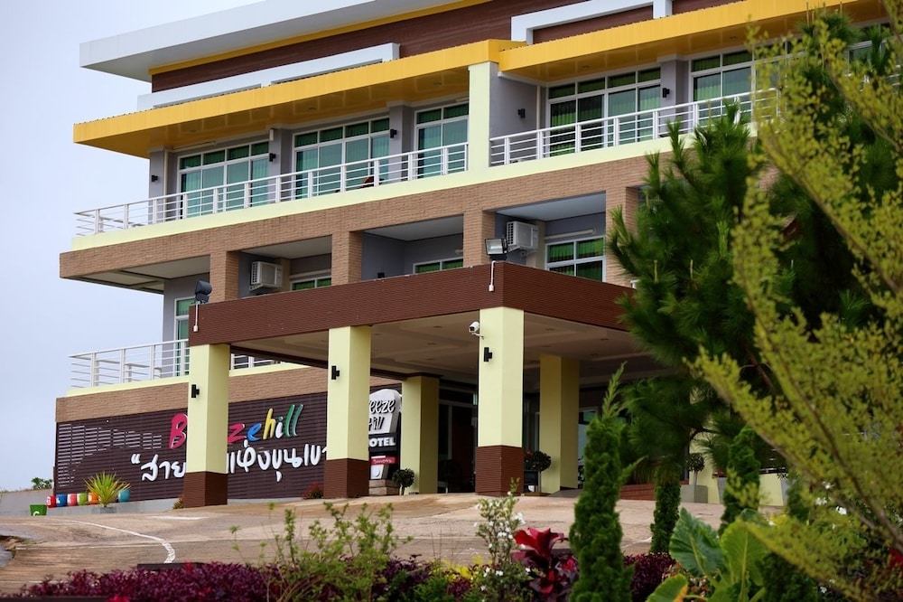 Breeze Hill Hotel 3/50