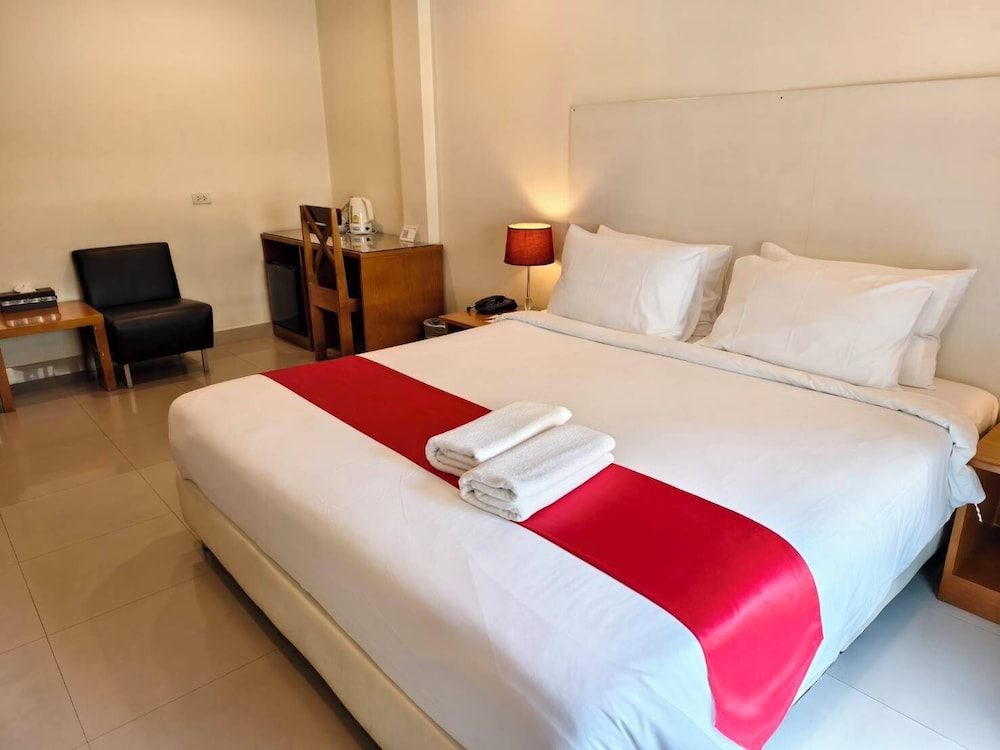 DELUXE, DOUBLE BED, POOL VIEW
