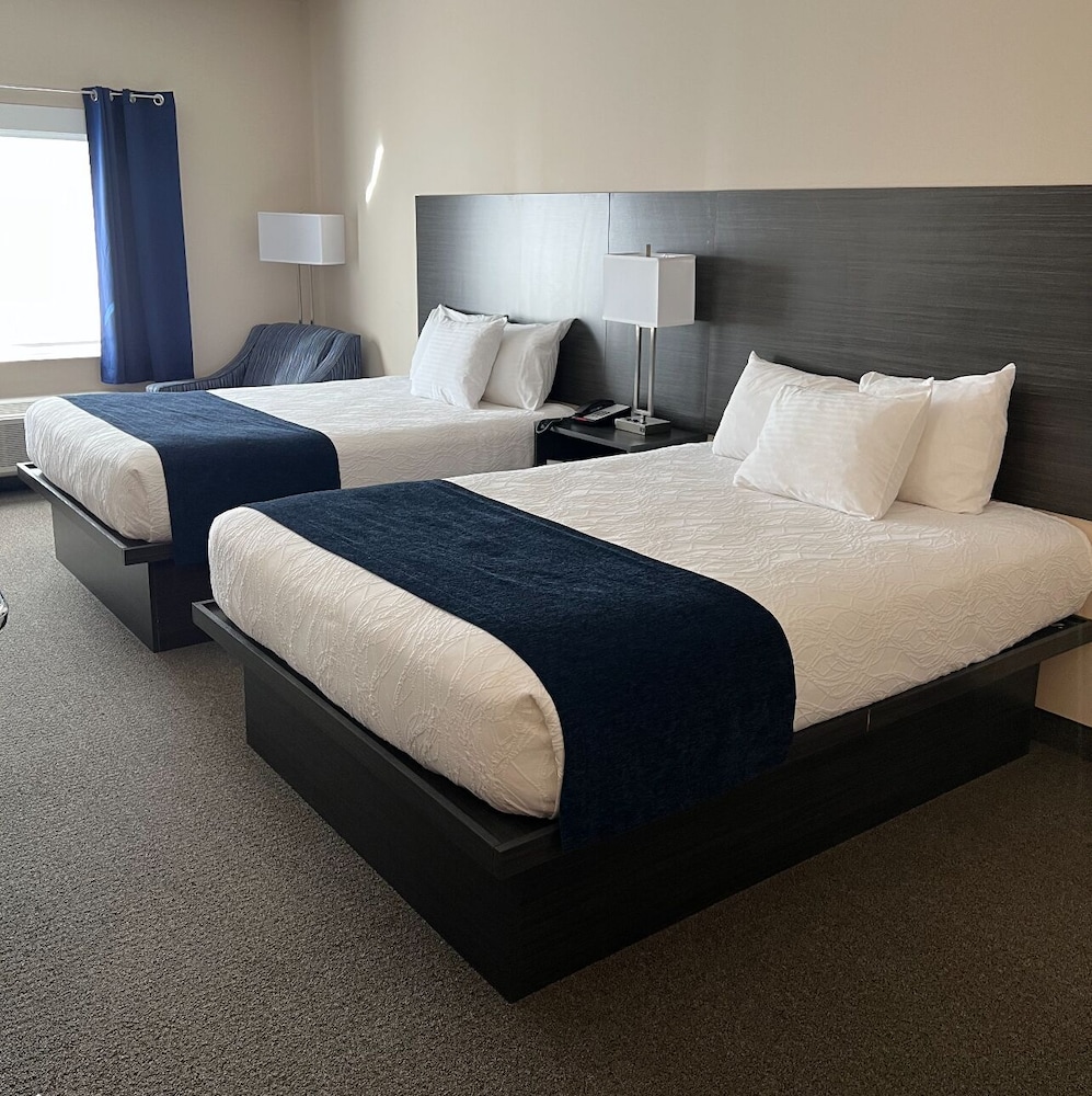 Cardinal Inn Hotel and Event Center 8/22