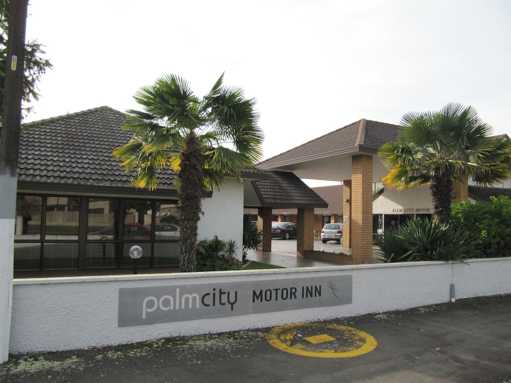 Palm City Motor Inn 3/68