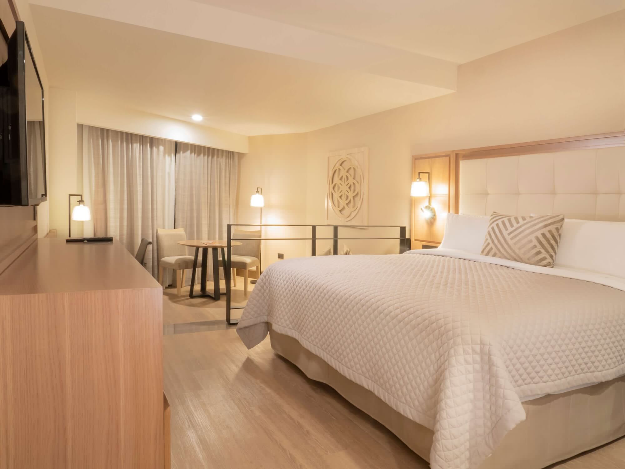 Executive, King Bed