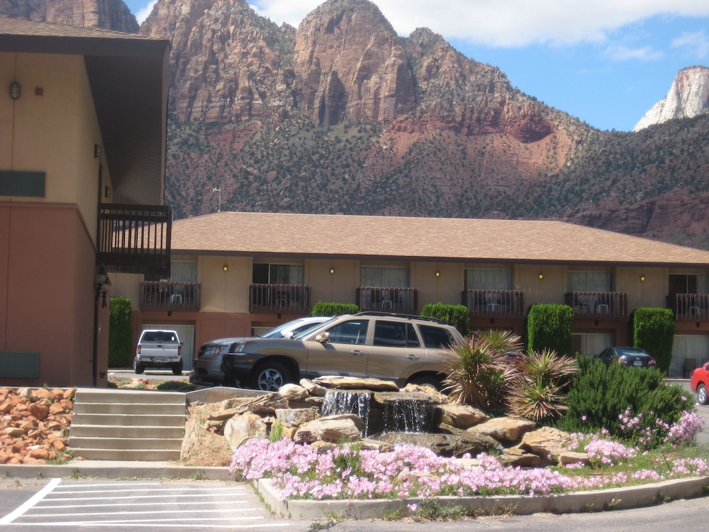 Bumbleberry Inn 2/67