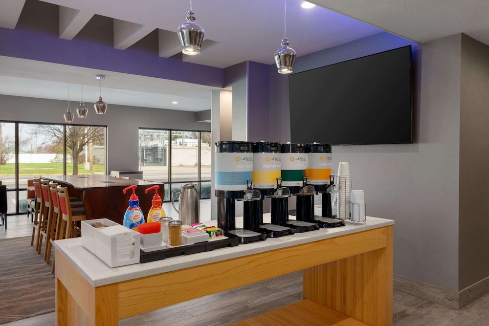 La Quinta Inn & Suites by Wyndham St Louis Route 66 40/47