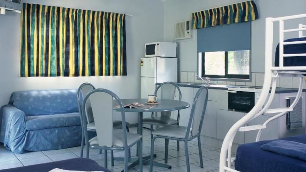 CAIRNS SUNLAND LEISURE PARK 29/35