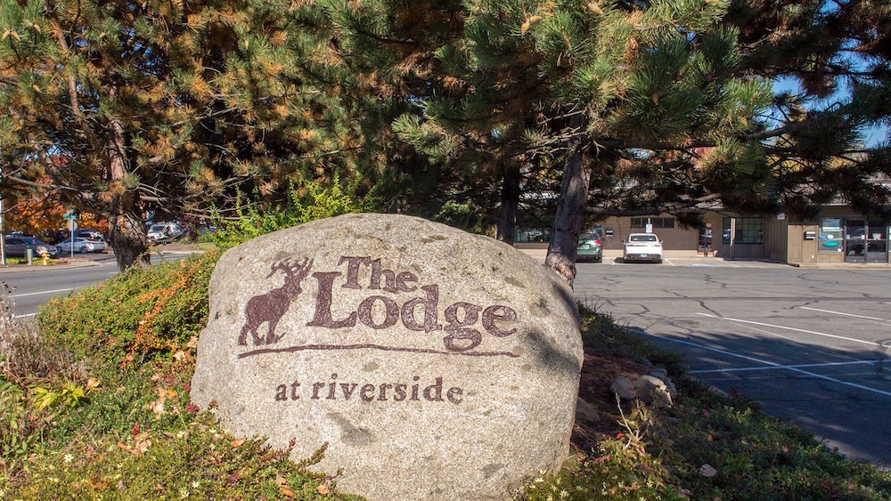 The Lodge at Riverside 58/62