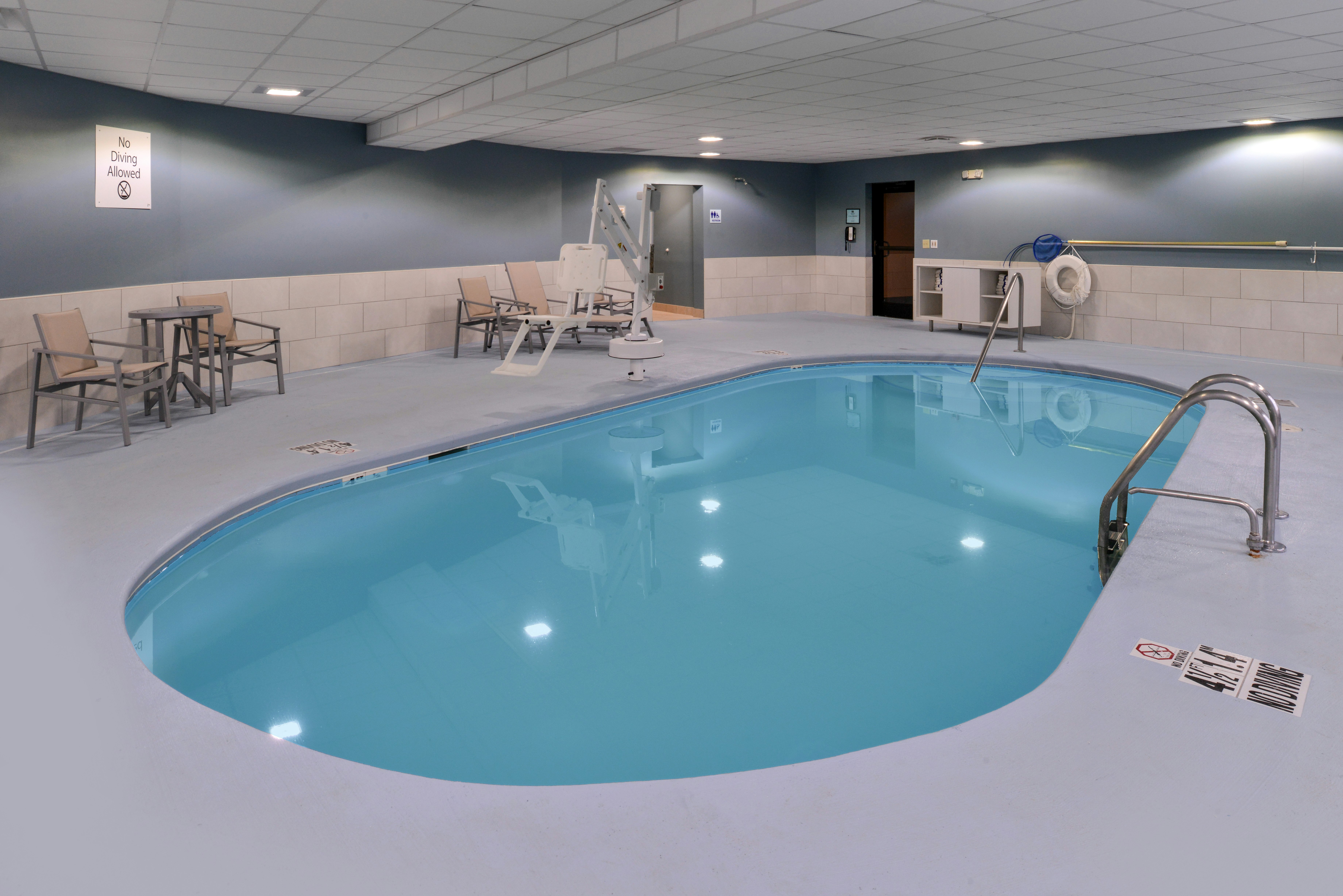 Holiday Inn Express Suites Raleigh Ne Medical Ctr Area 48/74