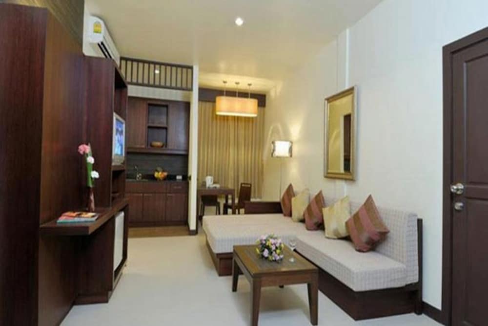 Al's Resort 61/71
